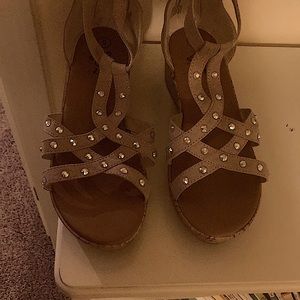 Size 5 wedge shoes or low heels
